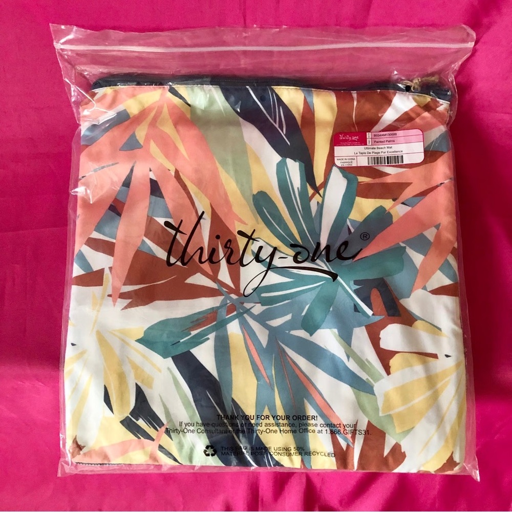 Thirty-One Ultimate Beach Mat in Painted Palms